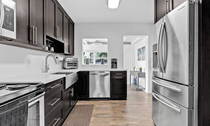 Miami Springs House | Modern property for 6 people in Miami Springs!n