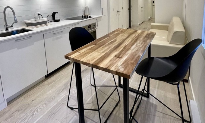 Saint Henri Apartment | Modern, quiet and close to everything!