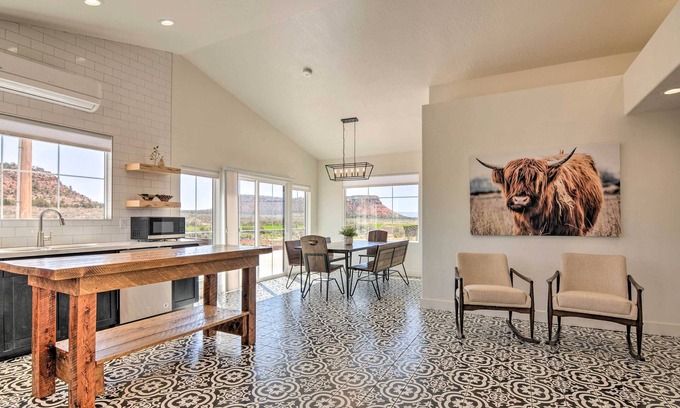 Kanab House | Modern Ranch House w/Fire Pit & Valley Views