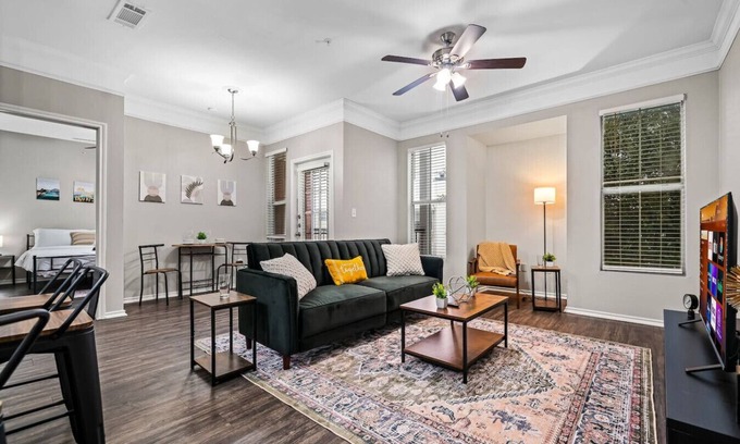 Fossil Creek Apartment | Modern Refined 2BR 2BA Apartment with Pool Access