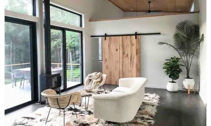 Olivebridge Cottage | Modern Remote Catskills getaway! Hot Tub & Views!