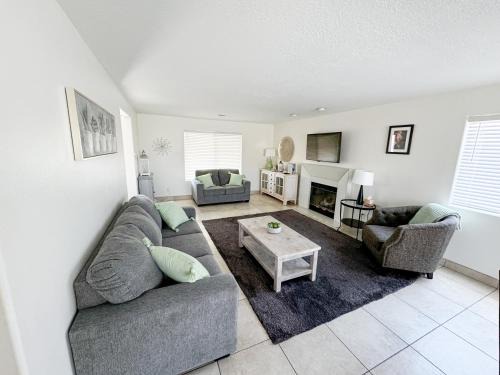 St. George Apartment | Modern Resort Condo - Pools, Courts & Scenic Views