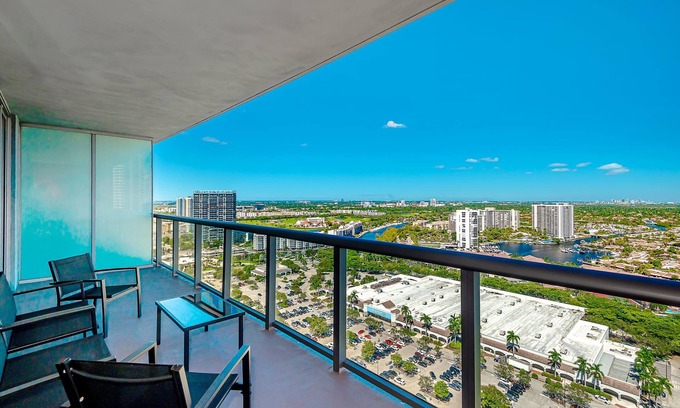 Hallandale Beach Apartment | Modern Resort with Amazing Pool