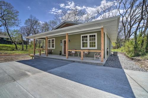 Cotter House | Modern Retreat with Deck Walk to White River!