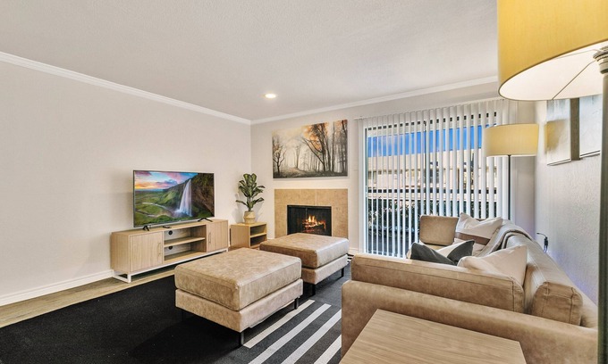 Vickery Meadow House | Modern Ritzy Haven