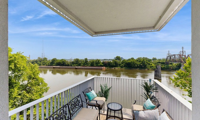 North Capitol Condo | Modern river-view condo with balcony & WiFi - walk to downtown & attractions