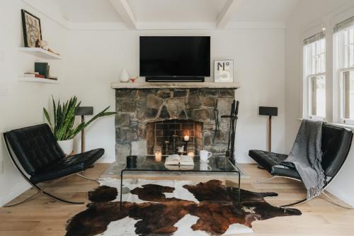 Shohola House | Modern Riverfront Cabin Poconos Woodland Escape