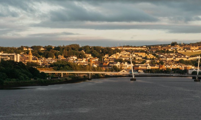 Londonderry Apartment | Modern riverside apartment with stunning views
