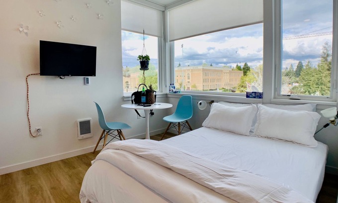 Roosevelt Hotel | Modern Roosevelt Urban Studio