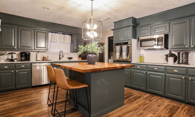 Bowie House | Modern Rustic 5 Bedroom