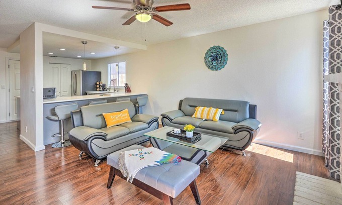 Sacramento House | Modern Sacramento Home w/ Yard: 12 Mi to Dtwn