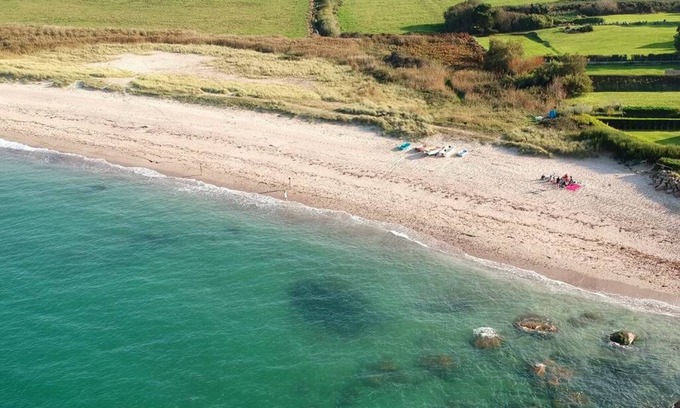Fermanville House | Modern seaside villa for 6 people. Direct access to the beach.