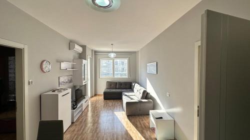 Shengjin Apartment | Modern Seaview Apartment in Central Shëngjin