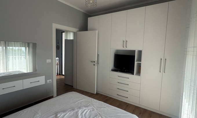 Radhime Apartment | Modern seaview apartment just 5 min from restaurants and markets, free parking!”