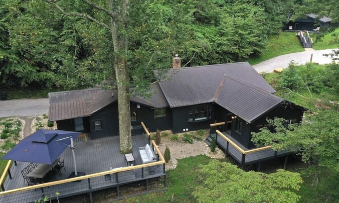 Sugar Grove Cabin | MODERN, SECLUDED 15 ACRE HOCKING HILLS RETREAT WITH BONUS CABIN!
