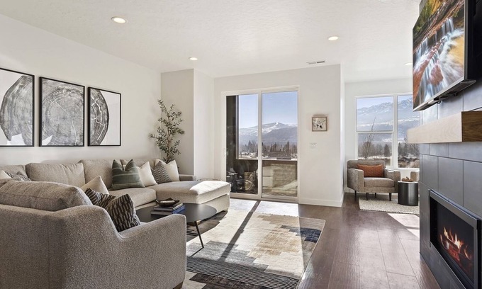 Mountain Green Ski Chalet | Modern ski retreat near Snowbasin, FREE SKI PASS. Gas fireplace, pool & hot tub!
