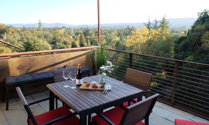 Fetters Hot Springs-Agua Caliente House | Modern Sonoma Home! Beautiful Views, Hot Tub. Relax on The Patio, Wine Country!