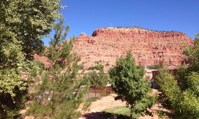 Kanab House | Modern Southwest Townhome with Amazing Landscapes
