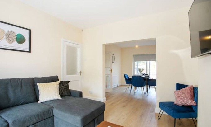 Derby House | Modern & Spacious 3 Bed House