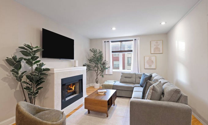 Hoboken Condo | Modern Spacious 3BR Oasis <15 min to PATH