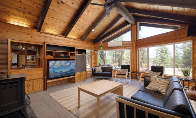 Sisters House | Modern Spacious Cabin Nestled on Several Acres of Scenic Land!