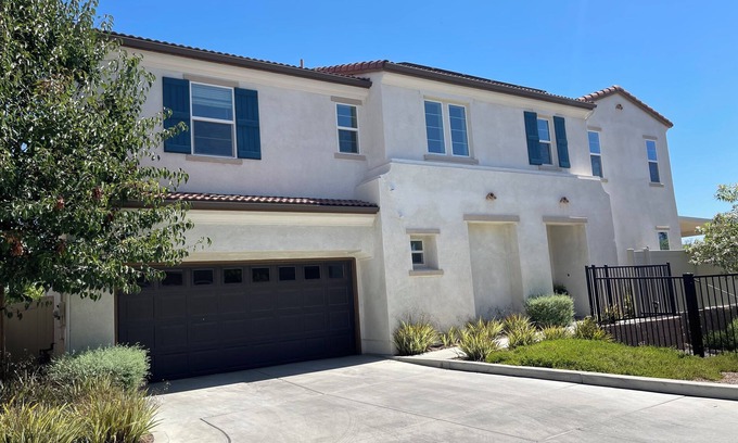 Temecula House | Modern Spacious home in Murrieta near Temecula wineries and Historic Old Town