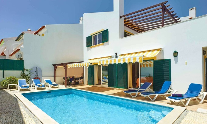 Altura Villa | Modern & Spacious Villa, A/C, Private Pool, Roof/Sun Terrace - 15mins walk to Restaurants & Beach!