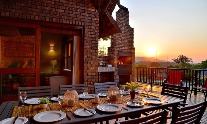 Hazyview Cabin | Modern & spacious villa minutes from Kruger National Park.