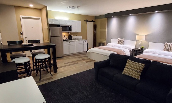 Farmington Glen Apartment | Modern Studio /2 min from Phoenix Raceway & 12 min from State Farm Stadium!*