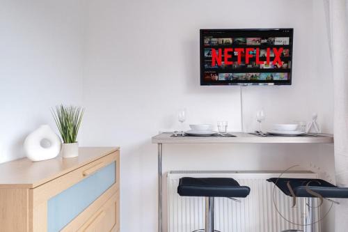 Stoke-on-Trent Apartment | Modern Studio 2C in Longton Near Alton Towers with Wi-Fi and Smart TV