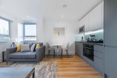 East Grinstead Apartment | Modern Studio Apartment in East Grinstead