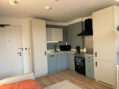 Syon Apartment | Modern Studio apartment