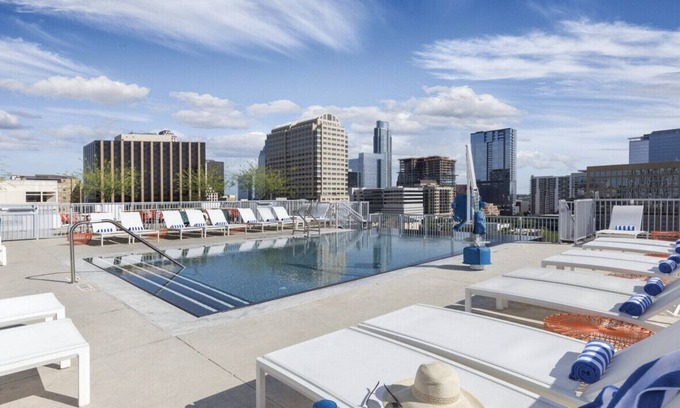 Civic District Resort | Modern Studio Dlx at Wyndham Austin. Prime Location, Rooftop Pool - Sleeps 4