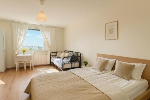 Itainen District Apartment | Modern Studio Flat Your Parking Space and Metro Nearby