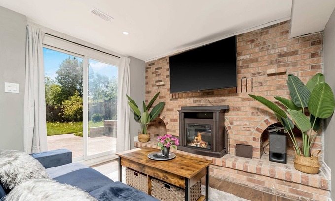 Kitchener Apartment | Modern Studio Home - Forest Heights!