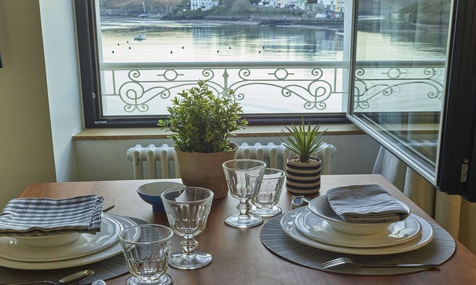Sauzon Apartment | Modern studio in Sauzon with kitchenette and Wi-Fi