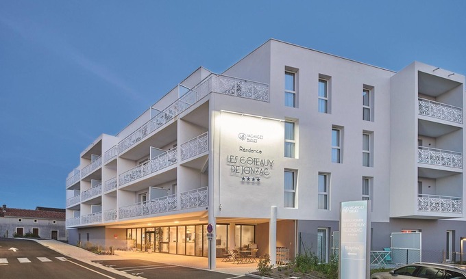 Jonzac Apartment | Modern studio located 500 m. from the heart of a spa town