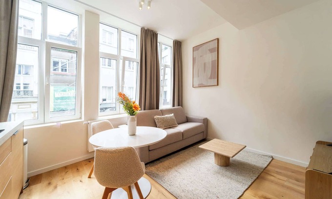 Historisch centrum Apartment | Modern Studio Near Grote Markt - Sleeps 4