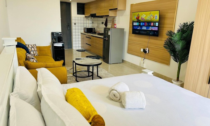 Ruiru Apartment | Modern Studio near UN and Two Rivers with Balcony Gym and Wi-Fi - Ruaka