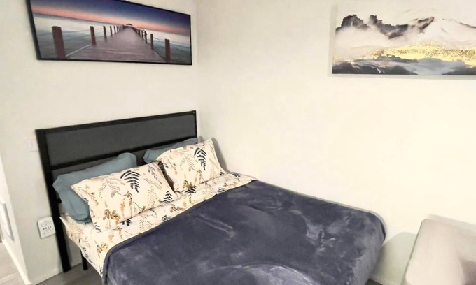 Broadway Apartment | "Modern Studio Oasis in the Heart of Seattle's Vibrant Neighborhood!
