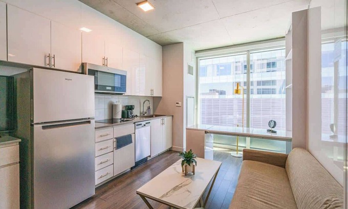Downtown Phoenix Apartment | Modern Studio+Pool+Patio+Gym+Downtown PHX