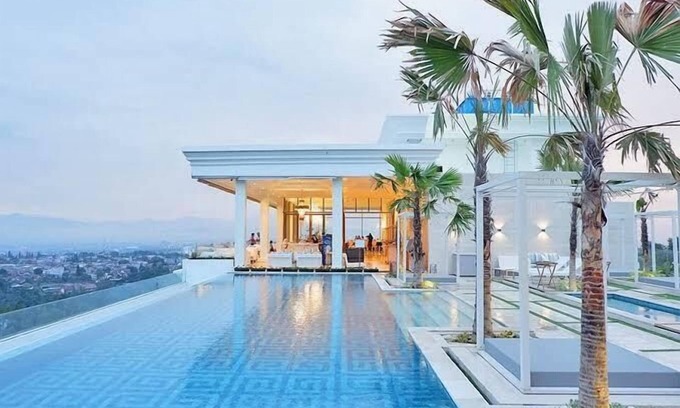 Hegarmanah Apartment | Modern Studio Room With Jacuzzi At Art Deco Apartment