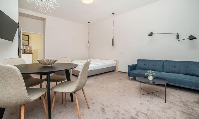 Zizkov Apartment | Modern studio with balcony + TV