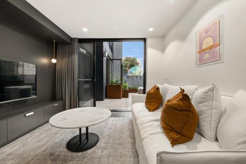Braddon Apartment | Modern Studio with BBQ Area