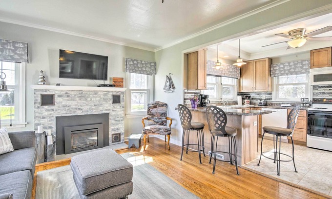 Sturgeon Bay House | Modern Sturgeon Bay Home by Potawatomi State Park!