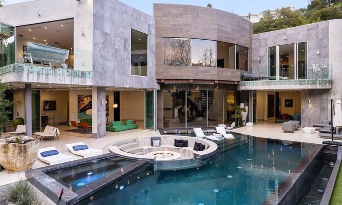 Bel Air Villa | Modern-styled villa in prime lower Bel Air