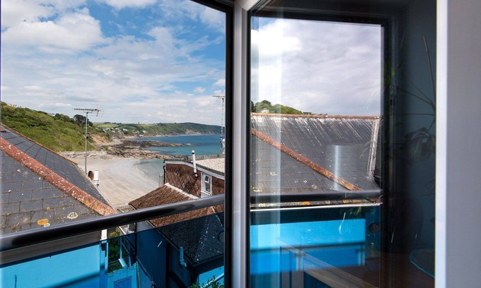 West Looe House | Modern, stylish apartment with sea views.