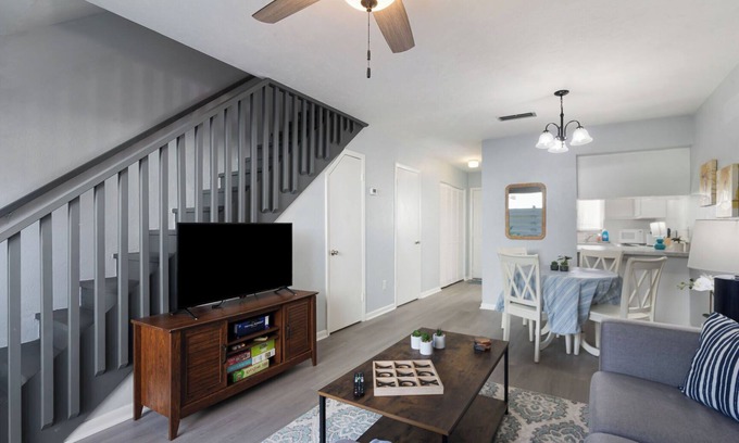 Gainesville Apartment | Modern & Stylish Condo Near UF - Foxmoor