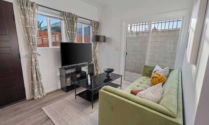 Los Angeles House | Modern & Stylish Home, 5 mins to SoFi Stadium