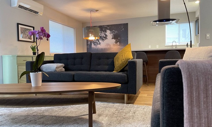Corvallis House | MODERN, STYLISH HOME w/open floor concept in top location, fully equipped
